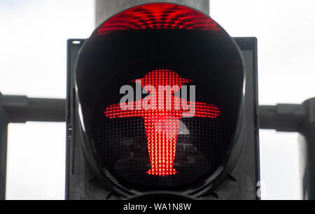 Berlino, Germania. 16 Ago, 2019. Semaforo rosso uomo si illumina al semaforo. Credito: Monika Skolimowska/dpa-Zentralbild/dpa/Alamy Live News Foto Stock