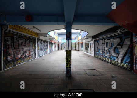 Graffiti in fossa degli orsi, Bristol, Regno Unito Foto Stock