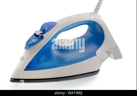 Ferro da stiro a vapore per la stiratura apparecchio elettrico home equipaggiamento su sfondo bianco. Foto Stock