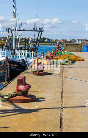 8 agosto 2019 Trawler ormeggiata in banchina per il week-end di Ardglass Harbour contea di Down Irlanda del Nord Foto Stock