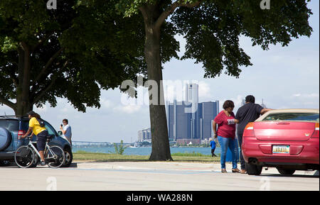 Detroit, Michigan, Stati Uniti d'America. Il 15 agosto, 2019. Aug 15, 2019, Detroit, Michigan, Stati Uniti; Belle Isle State Park è un'isola nel fiume Detroit tra il Canada e gli Stati Uniti con vedute della città di Detroit. Credito: Ralph Lauer/ZUMA filo/Alamy Live News Foto Stock