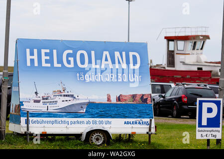 09 agosto 2019, Schleswig-Holstein, Büsum: vi sono segni nel porto di Büsum. Una volta che un giorno vi è un traghetto per l'isola di Helgoland Isola. (A dpa 'Büsum è "l'ultima uscita di Helgoland'') Foto: Frank Molter/dpa Foto Stock