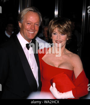 File di Foto: Peter Fonda e Jane Fonda frequentare il Film Society del Lincoln Center Gala omaggio a Jane Fonda a Avery Fisher Hall il 7 maggio 2001 a New York City. Credito: Walter McBride/MediaPunch Credito: MediaPunch Inc/Alamy Live News Foto Stock