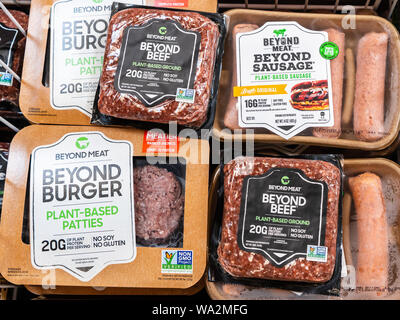 Agosto 16, 2019 Sunnyvale / CA / USA - al di là di Burger, salsiccia al di là e al di là di carni bovine pacchetti, al di là di tutti i prodotti a base di carne, disponibile per l'acquisto in s Foto Stock