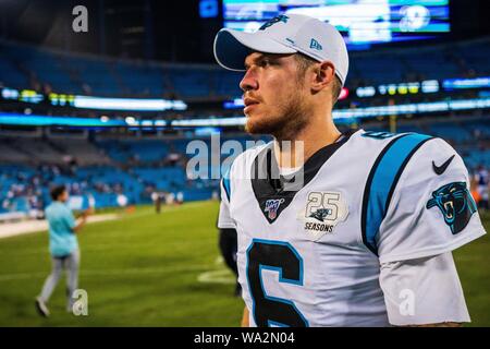 Charlotte, North Carolina, Stati Uniti d'America. 16 Ago, 2019. Carolina Panthers quarterback Taylor Heinicke (6) durante la preseason NFL partita di calcio tra le fatture della Buffalo e Carolina Panthers venerdì 16 agosto 2019 a Charlotte, NC. Giacobbe Kupferman/CSM Credito: Cal Sport Media/Alamy Live News Foto Stock