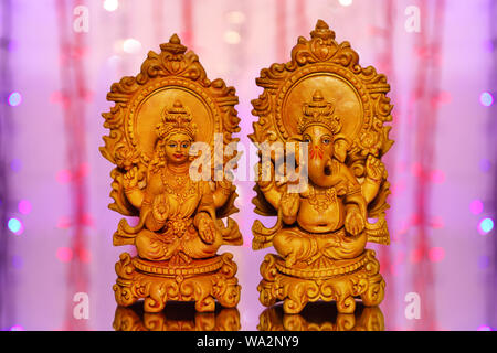 Sculture di Lakshmi e Ganesha Foto Stock