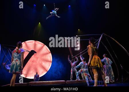 Calgary, Alberta, Canada. 16 Ago, 2019. Cirque du Soleil Luzia premiered in Calgary, presentazione di uno di una sorta di acrobatica si sente sotto il big top, come la messa a fuoco è un omaggio all'arte messicana, cultura, tradizioni, suoni e colori. Credito: Baden Roth/ZUMA filo/Alamy Live News Foto Stock