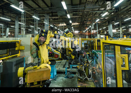 Ricambi auto officina di produzione Foto Stock