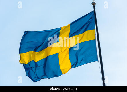 Bandiera svedese sventola nella brezza. Foto Stock