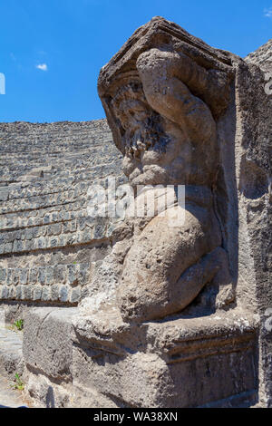 Statua di Atlante, Odeon, Pompei Foto Stock