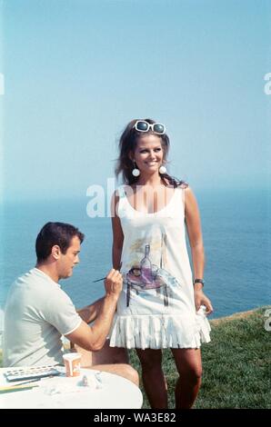 CLAUDIA CARDINALE e Tony Curtis nel non fare onde (1967), diretta da Alexander MACKENDRICK. Credito: FILMWAYS / Album Foto Stock