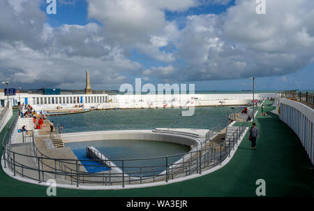 Giubileo della piscina all'aperto, piscina all'aperto sul lungomare a Penzance, Cornwall, Regno Unito Foto Stock