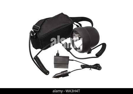 Torcia con un grande riflettore close up su uno sfondo bianco. grandi mano-potente lanterna isolati su sfondo bianco. Foto Stock
