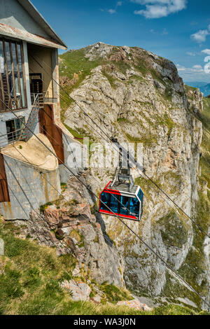 La funivia a El Cable stazione superiore a Macizo Central, al di sopra di Fuente De, Picos de Europa, Cantabria, SPAGNA Foto Stock