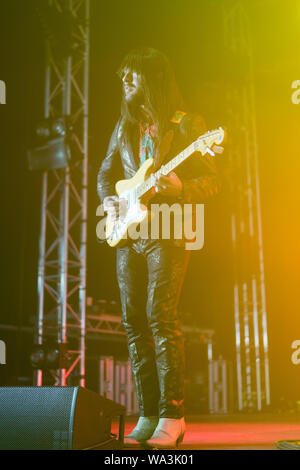 Il Galles, UK. Venerdì 16 Agosto, 2019. Khruangbin effettuando al 2019 Green Man festival in Glanusk Park, il Galles, foto: Roger Garfield/Alamy Live News Foto Stock