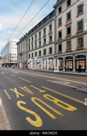 Ginevra, Svizzera - Luglio, 08, 2019: centro di Ginevra, Rue du Rhone, scene di strada. Foto Stock