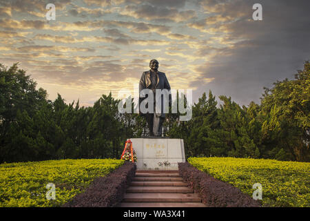 Statua di bronzo di Deng Xiaoping Foto Stock