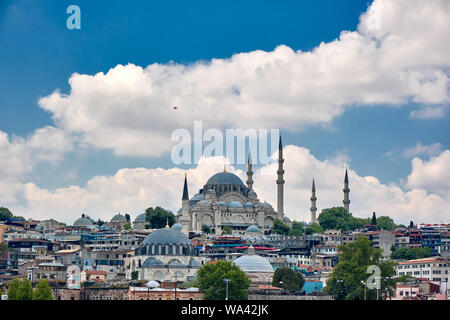 Istanbul skyline della città con la Moschea di Suleymaniye in Turchia Foto Stock