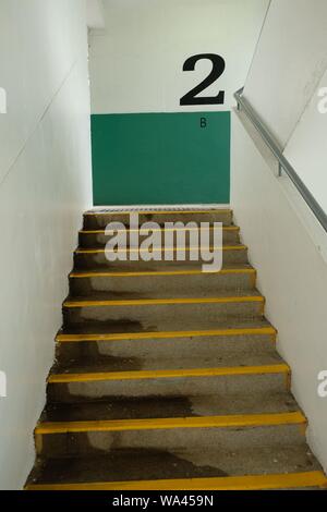 2, 2° piano scala posteriore, Jockey Club Arti Creative Centre, JCCACC, Shek Kip Mei, Kowloon, Hong Kong Foto Stock