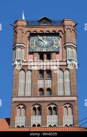 La torre del municipio sulla piazza del mercato Rynek Staromiejski inTorun - Polonia. Foto Stock