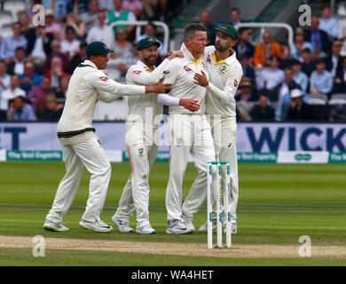 Londra, Regno Unito. 17 Ago, 2019. Londra, Inghilterra. 17 AGOSTO: Peter Siddle di l Australia celebra il paletto di Joe Denly di Inghilterra durante la riproduzione il quarto giorno della seconda ceneri Cricket Test match tra Inghilterra e Australia a Lord's Cricket Ground a Londra in Inghilterra il 17 agosto 2019 Credit: Azione Foto Sport/Alamy Live News Foto Stock