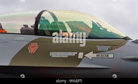 Royal Norwegian Air Force General Dynamics F-16B Fighting Falcon a 2019 Royal International Air Tattoo Foto Stock