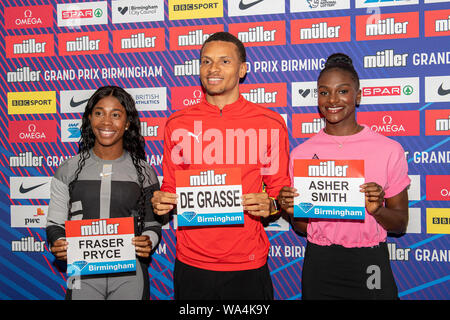 BIRMINGHAM, Regno Unito. 17 Ago, 2019. Da sinistra: Shelly-Ann Frase-Pryce della Giamaica (200m - olimpico doppia e tripla Mondo 100m campione), Andre de Grasse del Canada (100m - Triple Olympic medallist, 2016) e Dina Asher-Smith di Gran Bretagna (200m - Triple Cahmpion europea & multi-global medallist) durante il Muller Grand Prix Birmingham 2019 Pre-Event conferenza stampa presso il Crowne Plaza Hotel di Sabato, Agosto 17, 2019 a Birmingham in Inghilterra. Credito: Taka G Wu/Alamy Live News Foto Stock