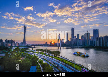 Rosy nuvole di zhujiang new town Foto Stock