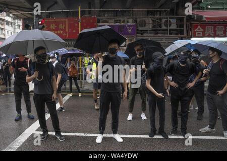 Agosto 17, 2019, To Kwa Wan, Kowloon, Hong Kong: avviamento a Hoi Sham Park, migliaia di pro-democrazia manifestanti hanno marciato in tutta Hong Kong alla voce hanno continuato la loro opposizione al governo locale e il desiderio per la democrazia. (Credito Immagine: © Adryel Talamantes/ZUMA filo) Foto Stock