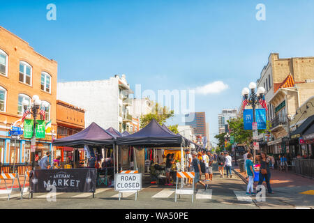 San Diego/STATI UNITI D'America - 11 agosto 2019. San Diego Domenica Street Market. Gaslamp Mercatino artigianale situato nel cuore dello storico quartiere di Gaslamp sul quinto Foto Stock