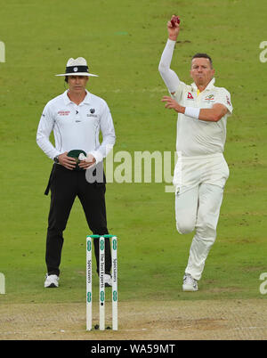 Londra, Inghilterra. 17 AGOSTO 2019: Peter Siddle di Australia bowling durante la seconda Specsavers Ceneri Test Match, al Lords Cricket Ground, London, England. Foto Stock