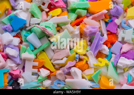 Plastica colorata rimacinato in laboratorio Foto Stock