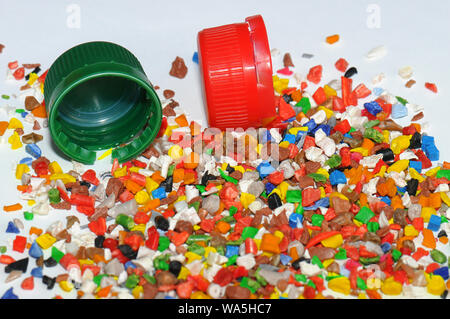 Plastica colorata rimacinato in laboratorio Foto Stock