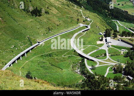 Auffahrt zum Gotthard-Paß bei Airolo, Südseite des Gotthardpasses Foto Stock