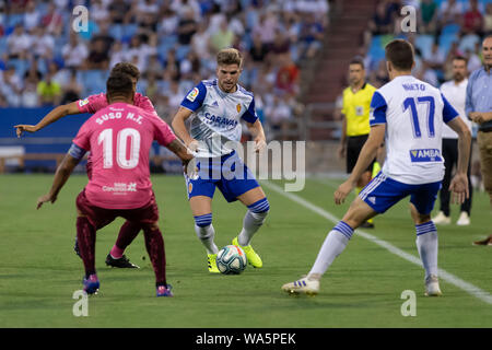 Saragozza, Spagna. 17 Ago, 2019. Raoel Guti di Real Zaragoza (14) durante la Liga match tra il Real Zaragoza e CD Tenerife. (Foto di Daniele Marzo/Pacific Stampa) Credito: Pacific Press Agency/Alamy Live News Foto Stock