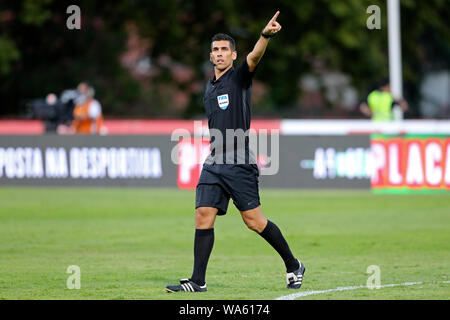 Arbitro Fábio Veríssimo visto in azione durante il campionato NN. 2019/20 partita di calcio tra Belenenses triste e SL Benfica.(punteggio finale: Belenenses triste 0 - 2 SL Benfica). Foto Stock