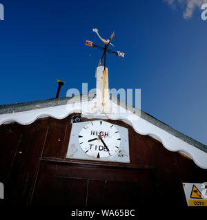 Blakes beach hut Longshoreman capanno sul Ventnor Beach lungomare sulla isola di Wight Foto Stock