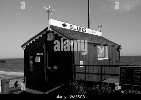 Blakes beach hut Longshoreman capanno sul Ventnor Beach lungomare sulla isola di Wight Foto Stock