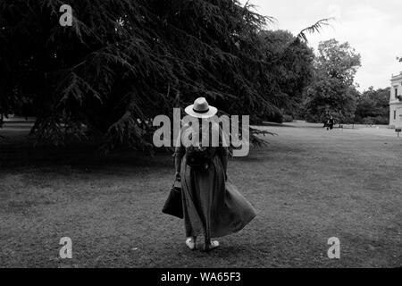 Passeggiando per i giardini di Osborne House nell'Isola di Wight Foto Stock