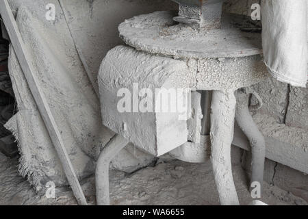 Parte di polvere di farina e polvere elettrica portatile frantumatore di grani per agriturismo Foto Stock