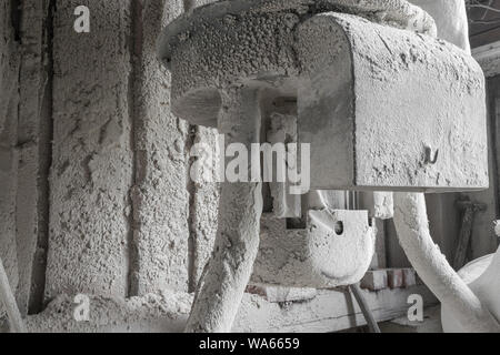 Parte di polvere di farina e polvere elettrica portatile frantumatore di grani per agriturismo Foto Stock