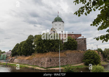 Vyborg, Russia- Vyborg castello su un isola nel Golfo di Finlandia. La famosa vista di Vyborg. Torre di San Olav. Foto Stock
