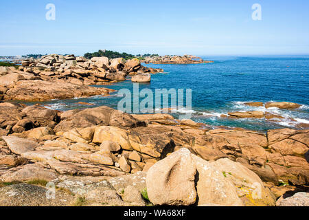 Costa vicino al faro di Ploumanac'h, a Perros-Guirec Foto Stock
