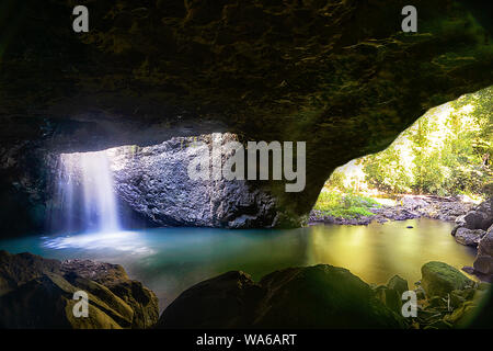 Vista dell'iconico Ponte naturale di Springbrook National Park, entroterra della Gold Coast, Queensland, QLD, Australia Foto Stock