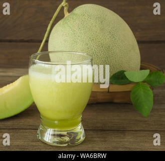 Delizioso succo di melone sulla tavola di close-up Foto Stock