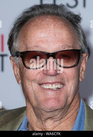 (FILE) Peter Fonda muore a 79. HOLLYWOOD e LOS ANGELES, CALIFORNIA, STATI UNITI D'America - 10 novembre: attore Peter Fonda arriva all'AFI FEST 2016 - Apertura di notte - Gala Premiere mondiale del ventesimo secolo Fox 'regole non si applicano' presentato da Audi tenutosi presso la leva TCL Chinese Theatre IMAX su Novembre 10, 2016 a Hollywood e Los Angeles, California, Stati Uniti. (Foto di Xavier COLLIN/Image Press Agency) Foto Stock