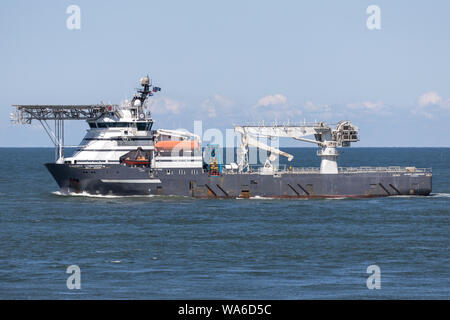 Multiuso nave Offshore OLYMPIC comandante della Olympic sottomarina di Rotterdam in uscita. Foto Stock