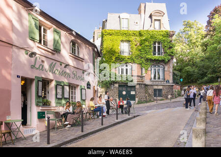 Paris Montmartre street - La Masion ristorante Rose e nella zona di Montmartre di Parigi, in Francia, in Europa. Foto Stock