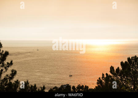 Incendi in Portogallo del nord in estate satura l'atmosfera Foto Stock