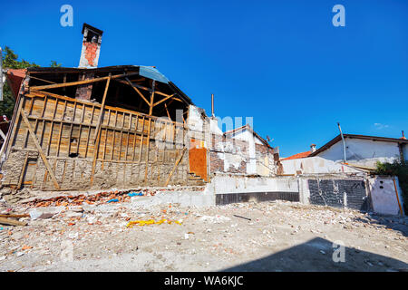 Vista esterna del vecchio demoliti gli edifici industriali Foto Stock